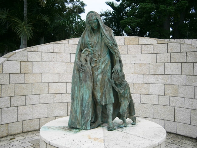 holocaust statue
