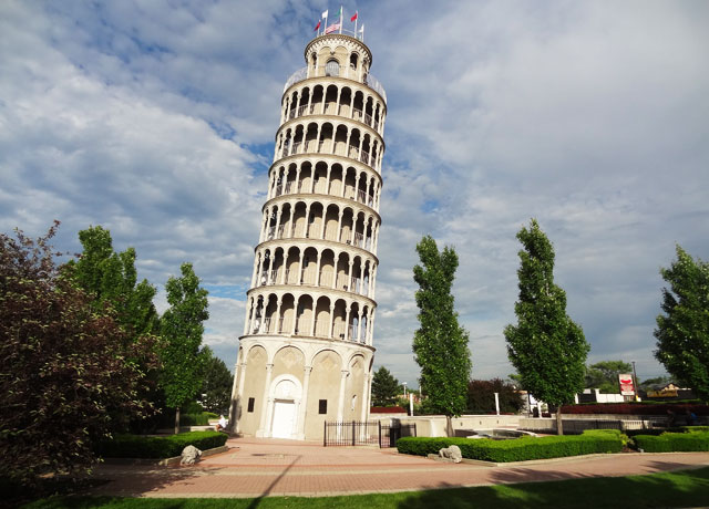 leaning tower niles chicago