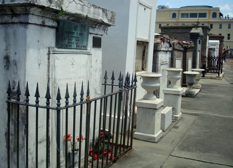 tomb of marie laveau