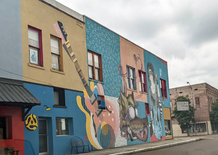 clarksdale art mural - mississippi roadside attractions